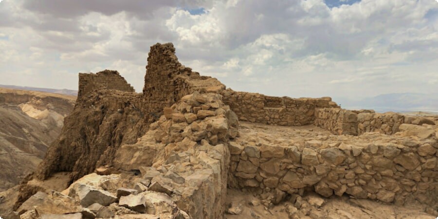 Opstaan ​​uit de woestijn: een reis door de archeologische wonderen van Masada National Park