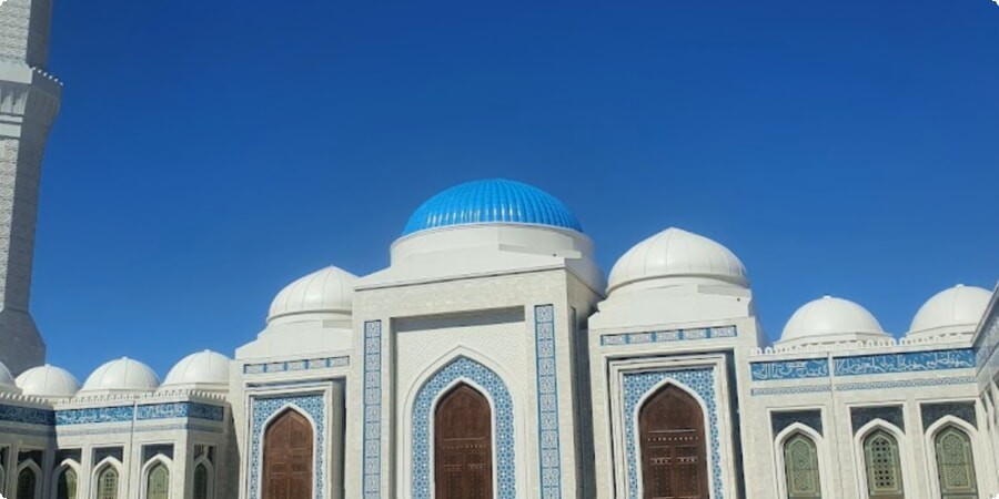 Een glimp van traditie: onthulling van de schoonheid van Astana Bas Meşıtı